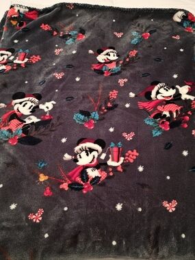 Primark Disney Holiday Plush Sherpa Blanket